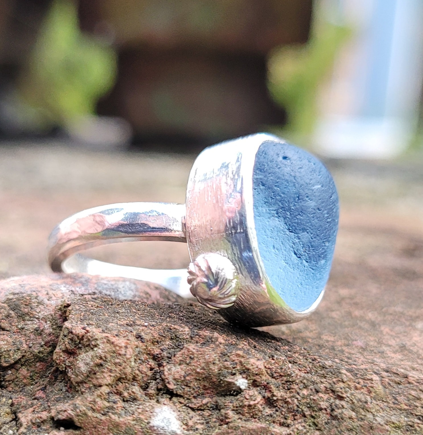 Brilliant Mixed VIVID Blue Hartley Wood Multie Sea Glass Ring In Sterling -  Size 8 (SSRING20-16)
